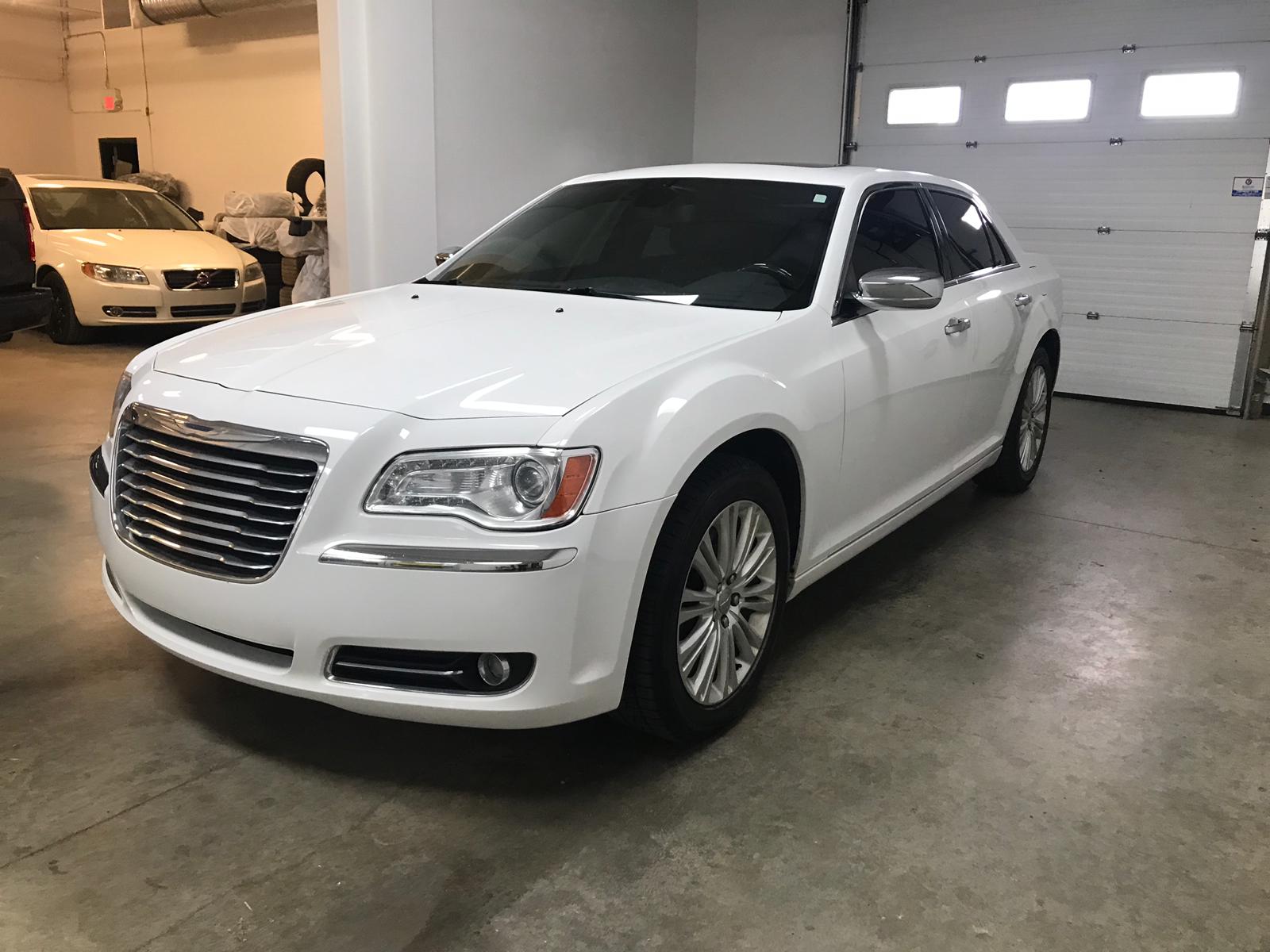 2011 Chrysler 300C AWD, HEMI,Pano Roof, Navi, LOW KM Silverzinc Motors